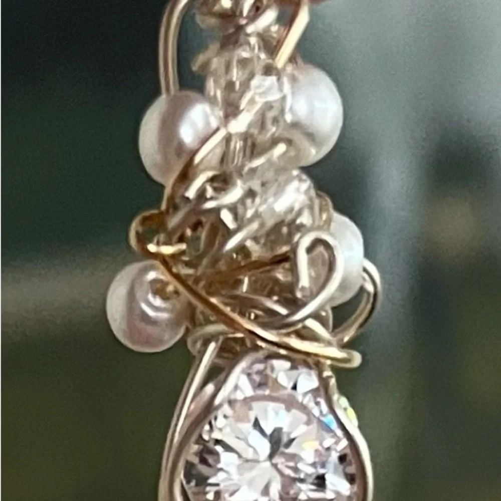 Gold and Pearl Pendant Necklace - Picture 1 of 3